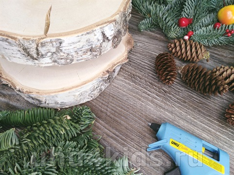 Новогодняя композиция из древесных спилов